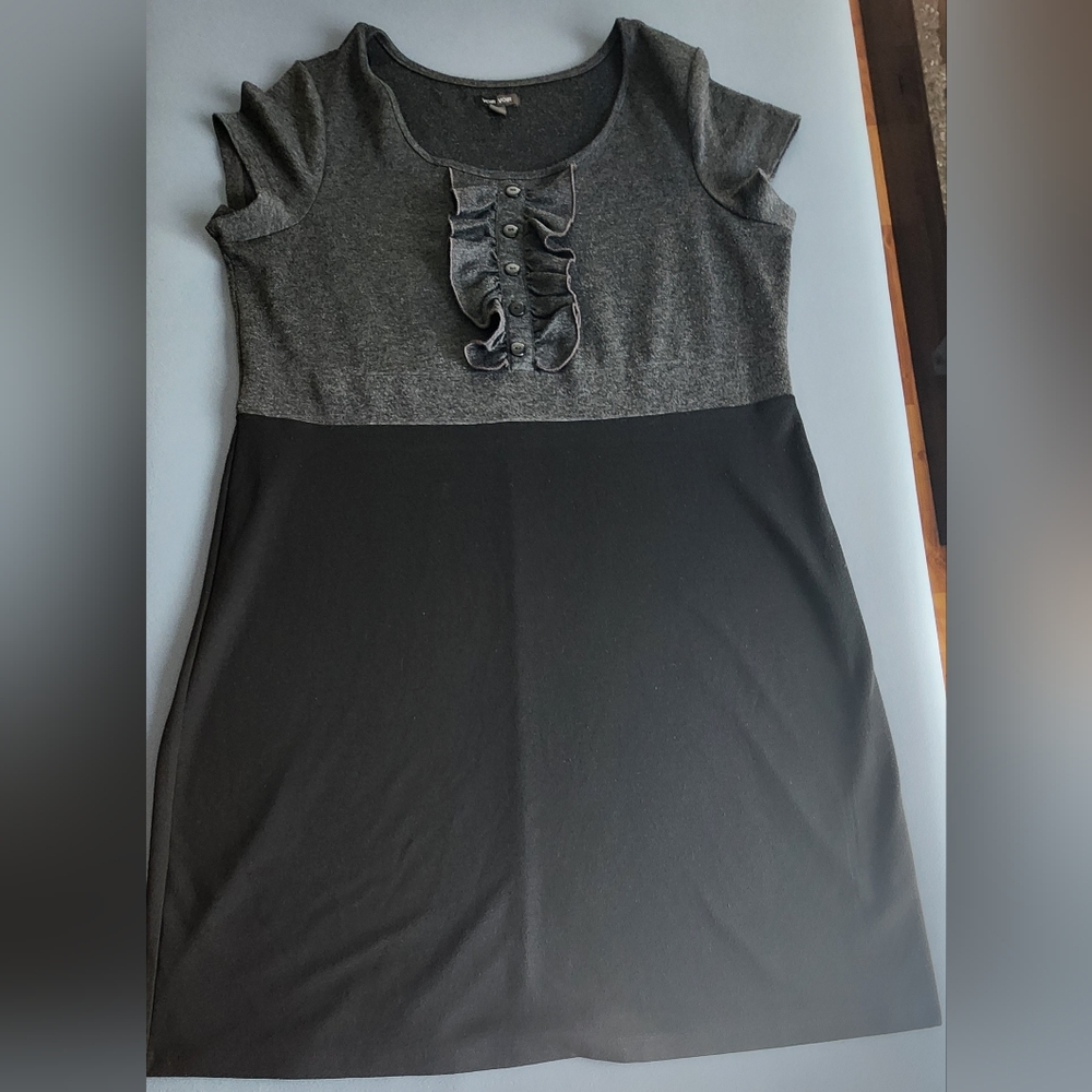 VOIR Size 18 Gray & Black Ruffle Front Colorblock Dress